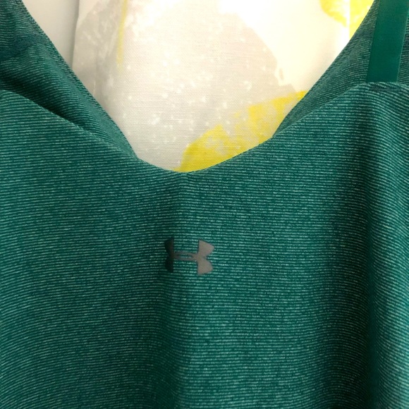 Under Armour sport tank top with built in bra - Picture 3 of 4
